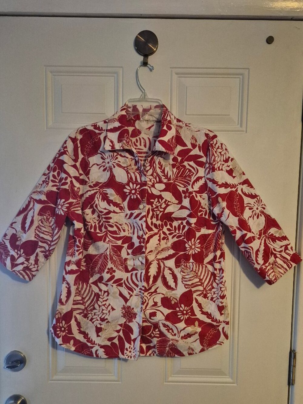 Red /white Top. No Brand, Top stitching. Button Down.